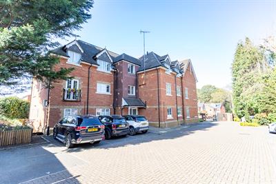 BROOME LODGE, QUEENS ROAD, SUNNINGHILL VILLAGE, BERKSHIRE, SL5 9FN